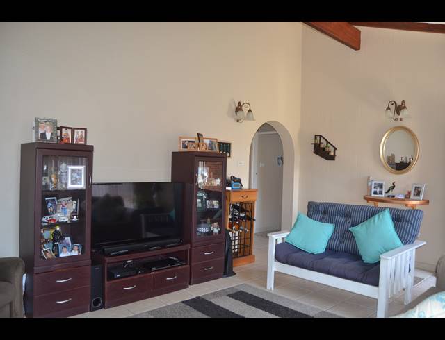 3 BEDROOM TOWNHOUSE FOR SALE IN SCOTTBURGH CENTRAL